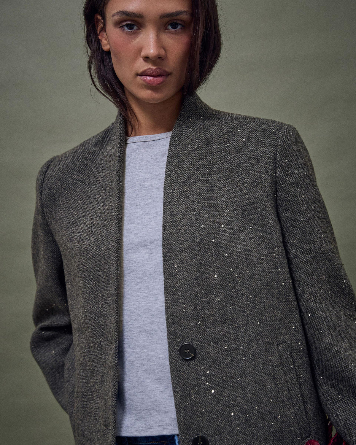 Chaqueta gris con lana y lentejuelas