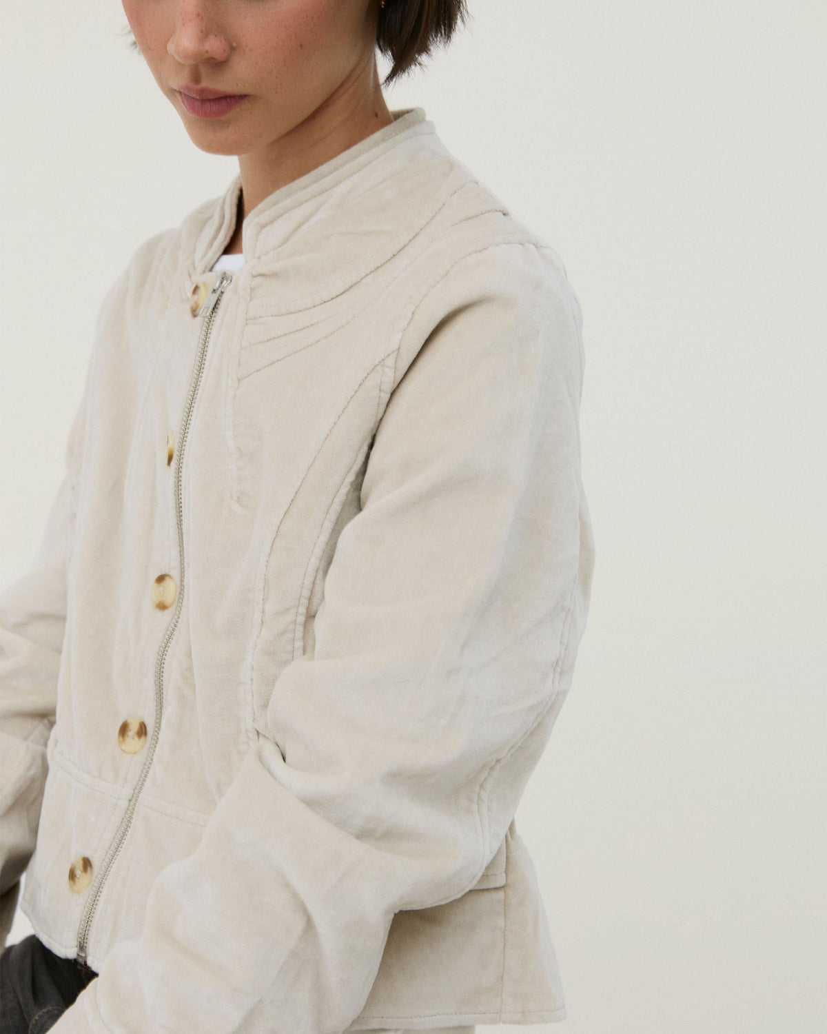 Chaqueta de terciopelo crudo con cuello mao